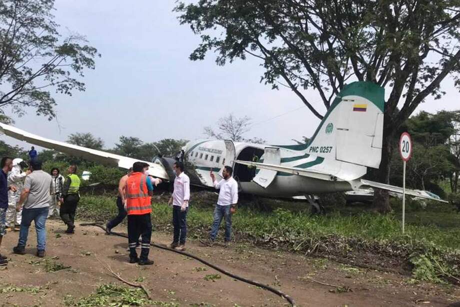 El avión se salió de la pista, al parecer, por una ráfaga de viento que golpeó la estructura.