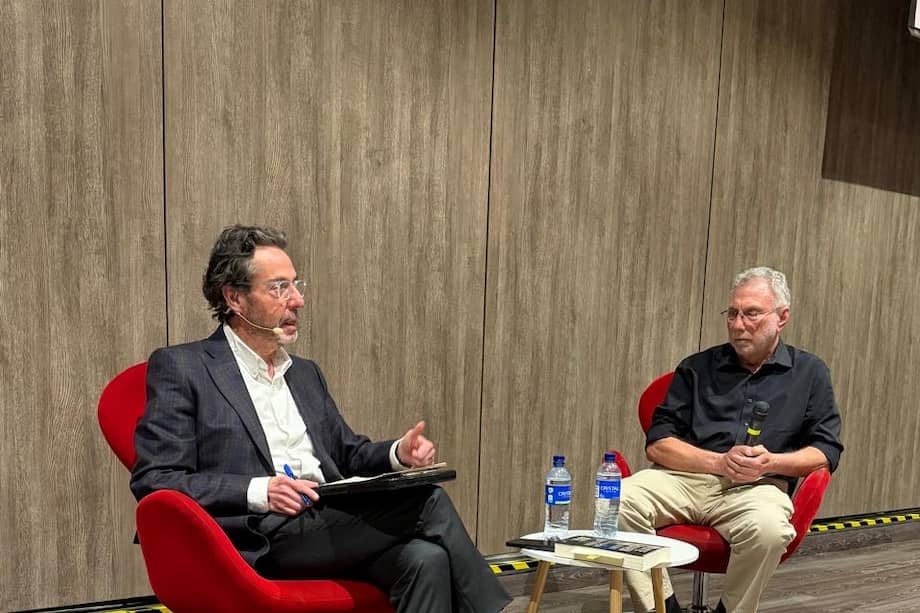 Álvaro García, decano de Periodismo de la Universidad Sergio Arboleda, y Martin Baron, exdirector de The Washington Post, dialogaron este 24 de abril sobre los retos del sector.