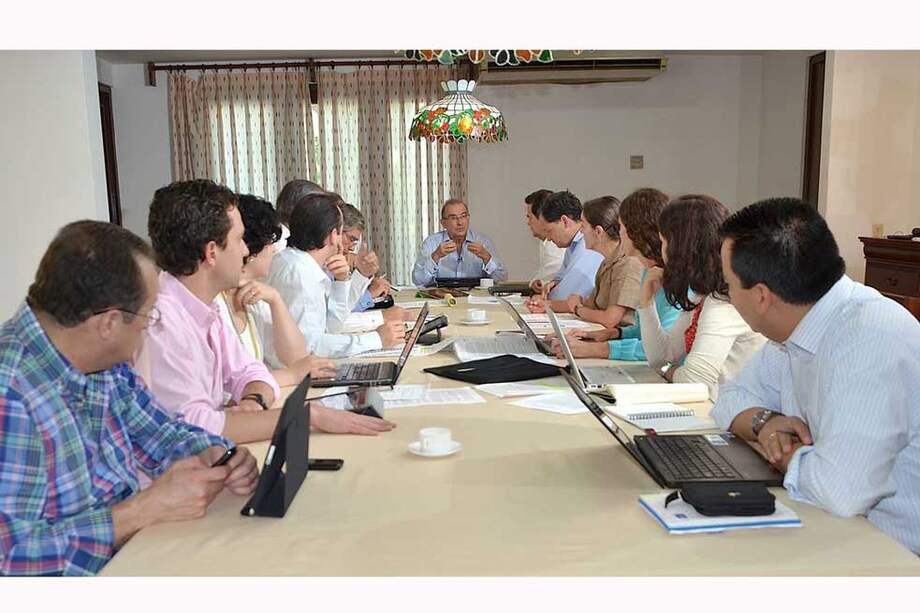 El equipo de negociadores del Gobierno, encabezada por Humberto De la Calle, en junio analizaba como llegar a un acuerdo en el punto de la participación de las Farc en política. / EFE