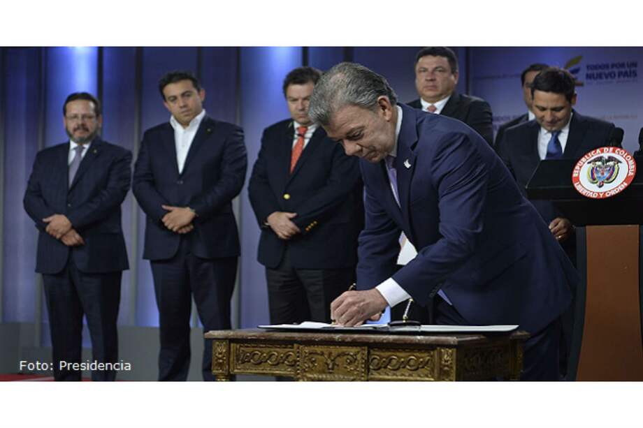 El presidente Juan Manuel Santos firmó ayer la ley con los cambios que aprobó el Congreso hace unas semanas. / Cortesía Presidencia