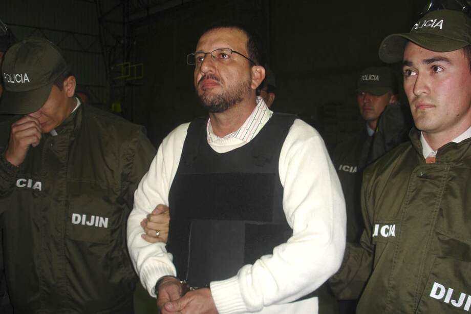 Colombian Carlos Mario Jimenez, known as "Macaco", is escorted by members of the Secret Police in Bogota, before being extradited May 7, 2008. Colombia extradited Jimenez to the United States on Wednesday, marking the first time the government has sent a former right-wing paramilitary boss to face U.S. justice for drug trafficking. REUTERS/Dijin/Handout (COLOMBIA). FOR EDITORIAL USE ONLY. NOT FOR SALE FOR MARKETING OR ADVERTISING CAMPAIGNS.