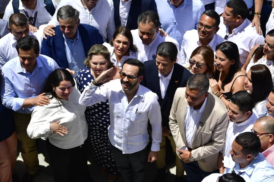 El presidente electo, Abelardo de la Espriella, lideró su primer encuentro de empalme regional en Norte de Santander. Estuvo acompañado del gobernador William Villamizar y de los 40 alcaldes del departamento, así como de varios de sus ministros designados.