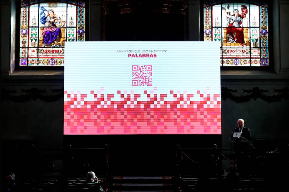 En un intento por tener una página web con una interfaz más visual y con la intención que los hispanohablantes tengan acceso a todos los contenidos de la institución lingüística, la RAE lanzó su nuevo portal web.