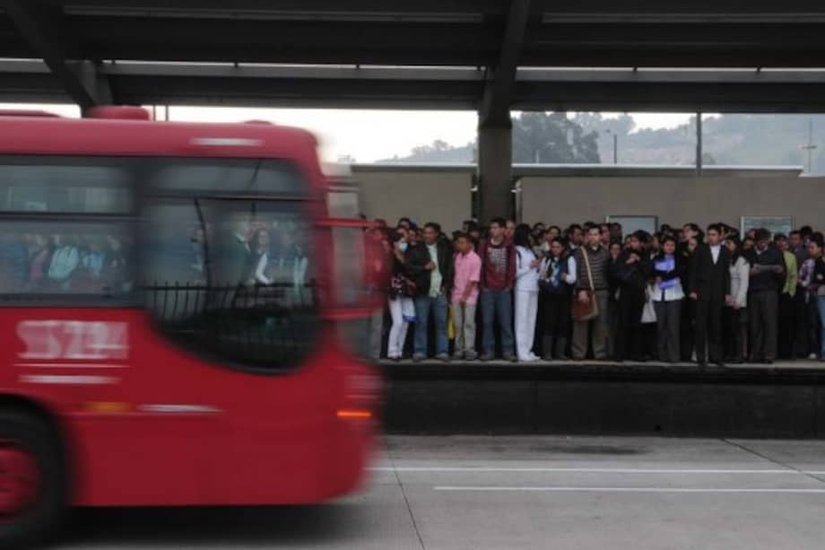 Estaciones como Puente Largo y La Campiña dejarán de recibir la operación de algunas rutas. / Archivo El Espectador