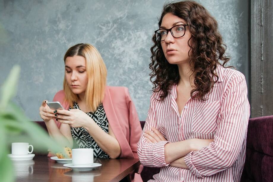 Cáncer
Una pelea con los Cáncer se puede extender durante varios años. Al momento de defender su honor y salir victoriosos de cualquier discusión, las personas nacidas bajo este signo no dudarán en alargar esa incómoda situación.
El rencor funciona como una especie de combustible que les hace seguir dando la pelea. No perdonan con facilidad y casi nunca perdonarán que les hayan hecho daño. Si bien en algunos casos puede llegar a perdonar y pasar la página, son excepciones que se pueden contar con los dedos de la mano.