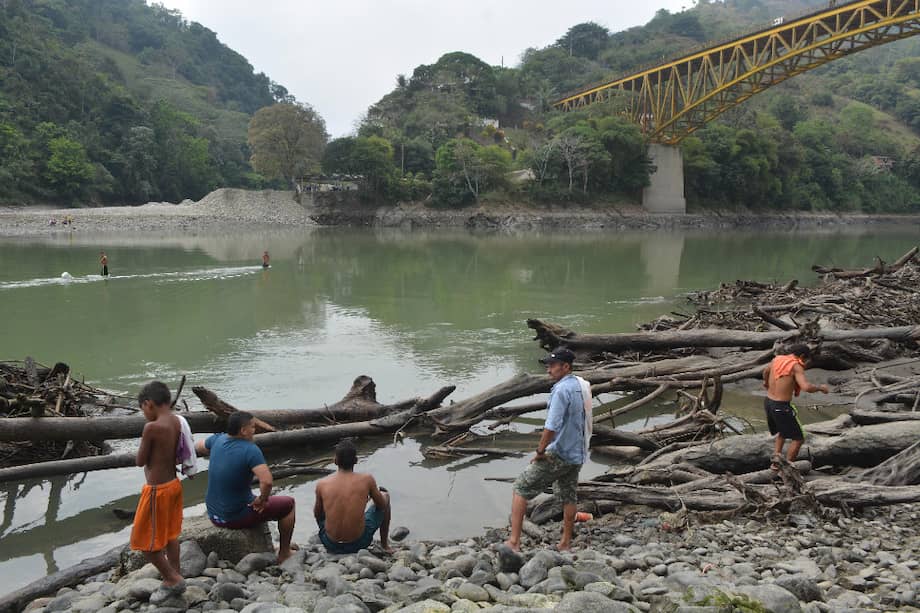 Río Cauca después de la represa Hidroituango