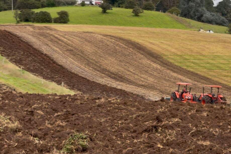 Es uno de los sistemas de regulación más importantes de la cuenca Alta del río Bogotá.