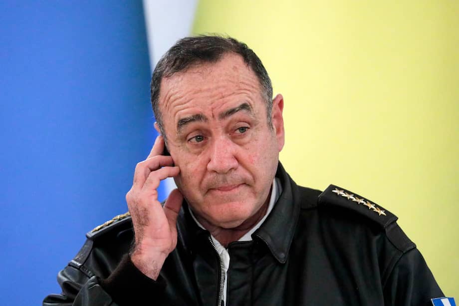 “Disparos a la comitiva presidencial en la aldea La Laguna de Jacaltenango, Huehuetenango”, dijo la emisora Sonora es la Noticia (SN).