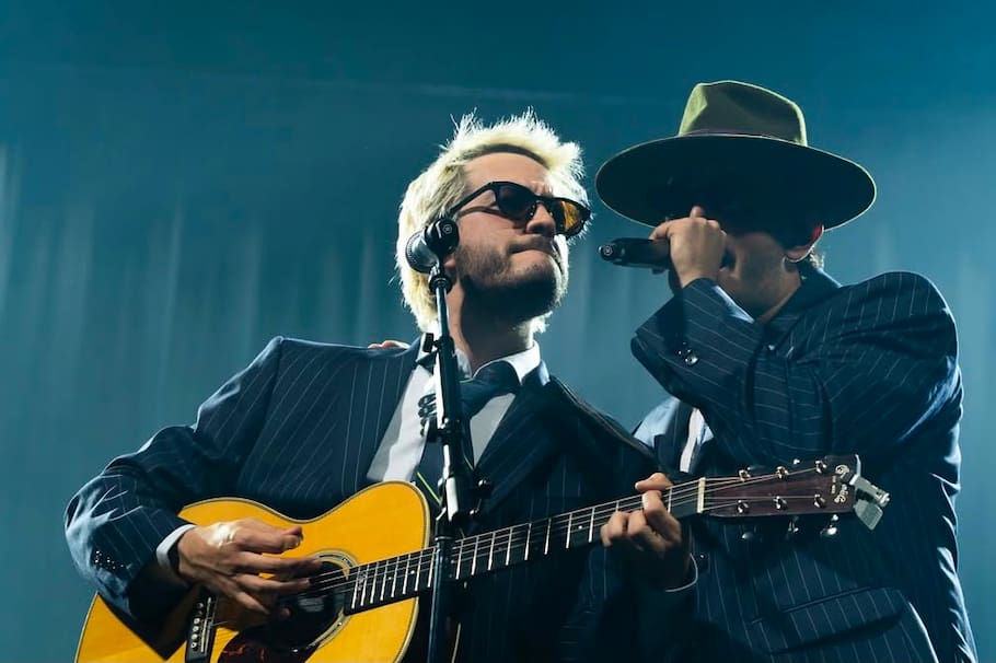 En un espectáculo lleno de nostalgia y música, Morat habló sobre su decisión de mantener las fechas tras el terremoto del 10 de agosto. Parte de los ingresos de los conciertos serán destinados a los damnificados.