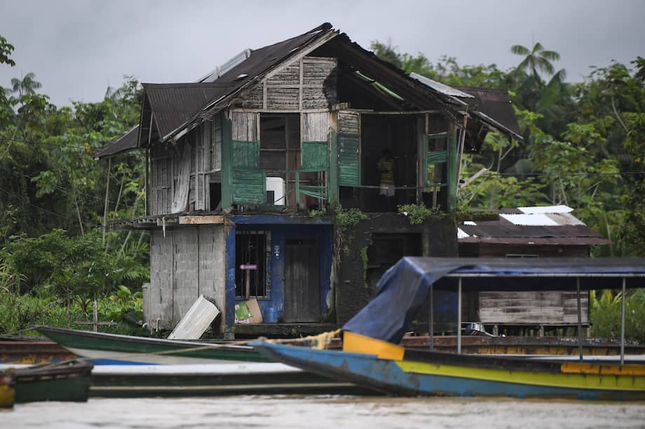Los confinamientos dejan a los pobladores sin poder movilizarse por los ríos, su principal vía de transporte.