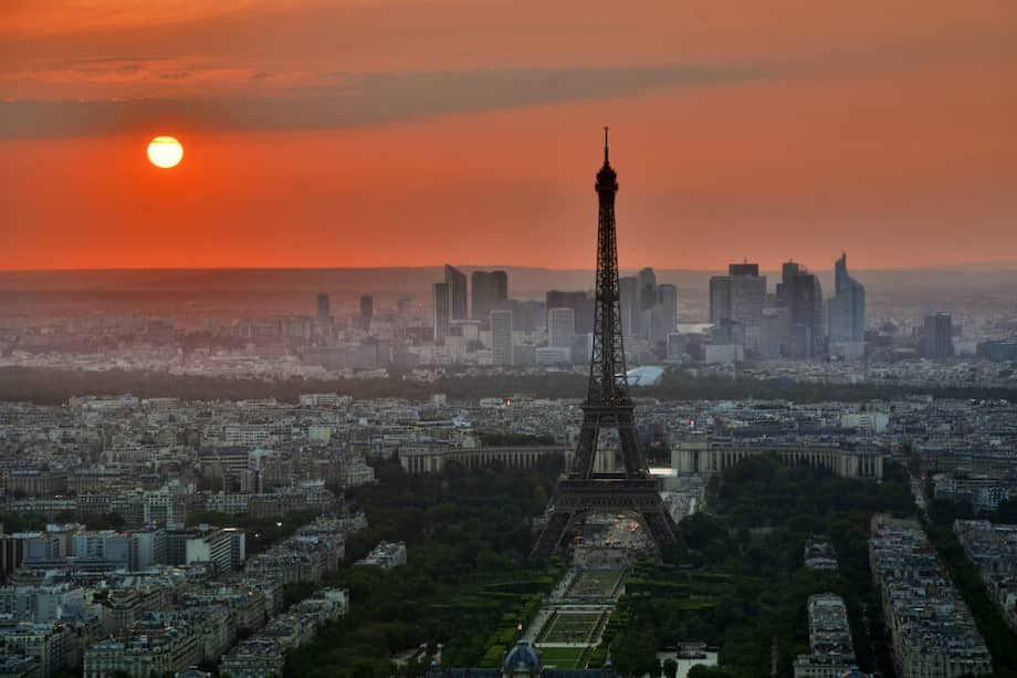 La torre Eiffel, el Louvre y Versalles cierran sus puertas por tiempo indefinido. / Pixabay