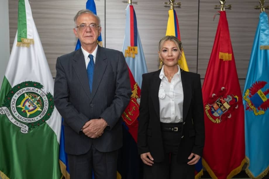 Yenniffer Edilma Parra Moscoso (der.) es la nueva embajadora de Colombia en Turquía. A su izquierda, el exministro de Defensa y hoy embajador de Colombia en El Vaticano, Iván Velásquez.