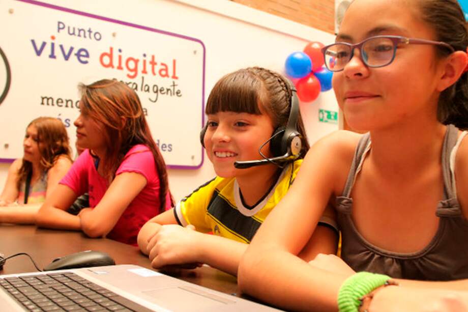 En los Puntos Vive Digital, los ciudadanos pueden conectarse a Internet de manera gratuita, entre otras cosas. / Cortesía MinTic