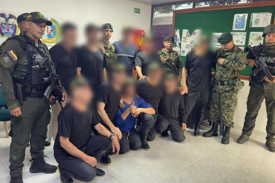 Ejército libera nueve personas secuestradas por disidencias de alias "Mordisco".