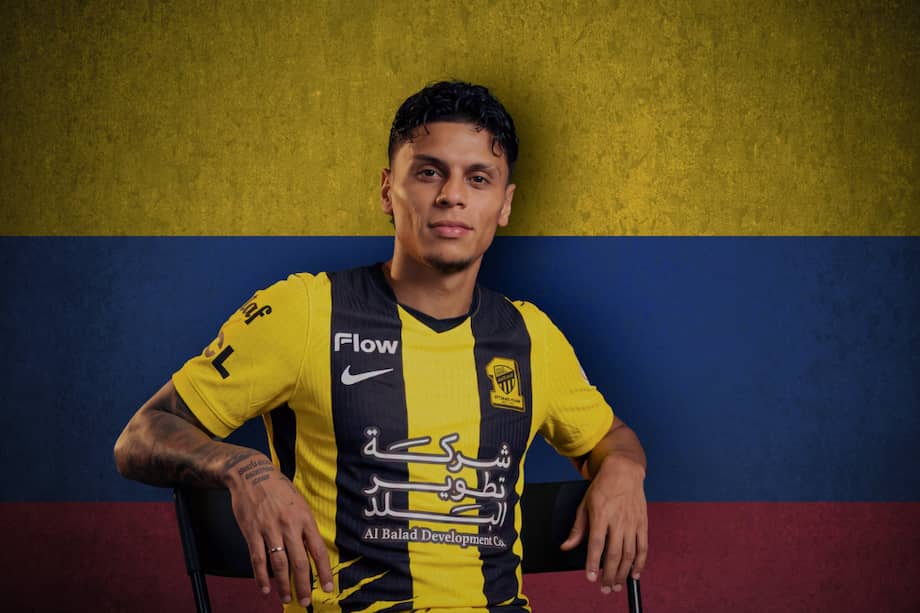 Richard Ríos posa con la camiseta del Al-Ittihad de Arabia Saudita.