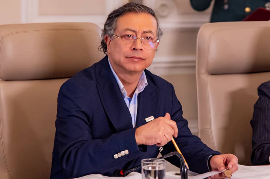 La imagen del presidente Gustavo Petro pasa del 47 % al 45,8 % de acuerdo a la última encuesta de Invamer.