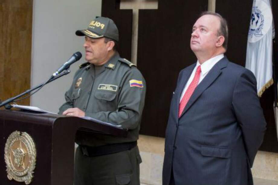 El director de la Policía, general Jorge Hernando Nieto, en compañía del ministro de Defensa, Luis Carlos Villegas. /Policía