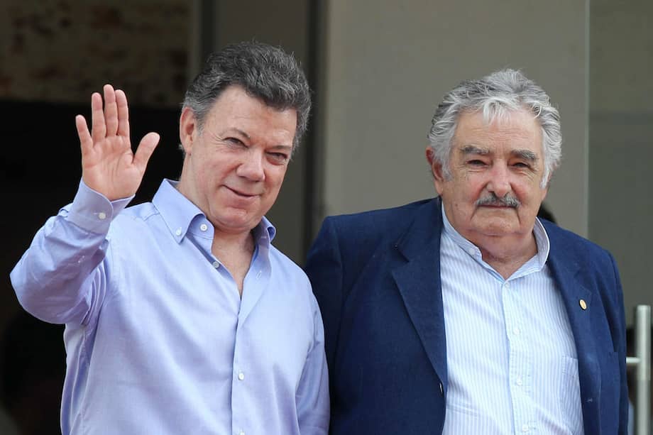 José 'Pepe' Mujica (der.) junto al expresidente y nobel de Paz Juan Manuel Santos, artífice del Acuerdo con las FARC.