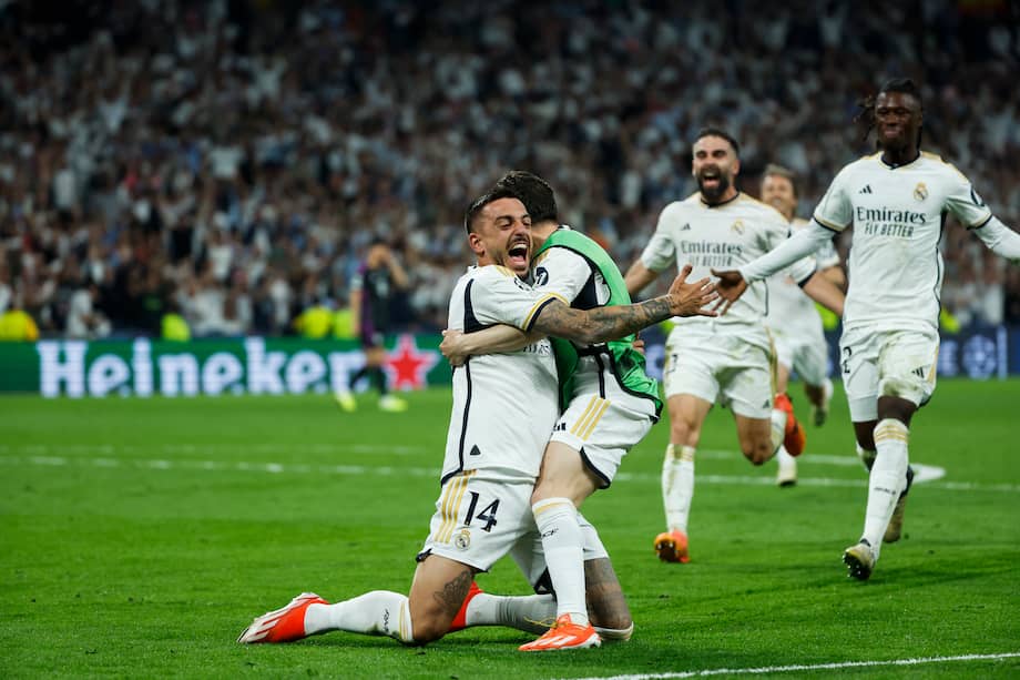 MADRID, 08/05/2024.- El delantero del Real Madrid Joselu (i) celebra su segundo gol durante el encuentro correspondiente a la vuelta de las semifinales de la Liga de Campeones que Real Madrid y Bayern de Múnich disputan hoy miércoles en el estadio Santiago Bernabéu, en Madrid. EFE/JUANJO MARTIN