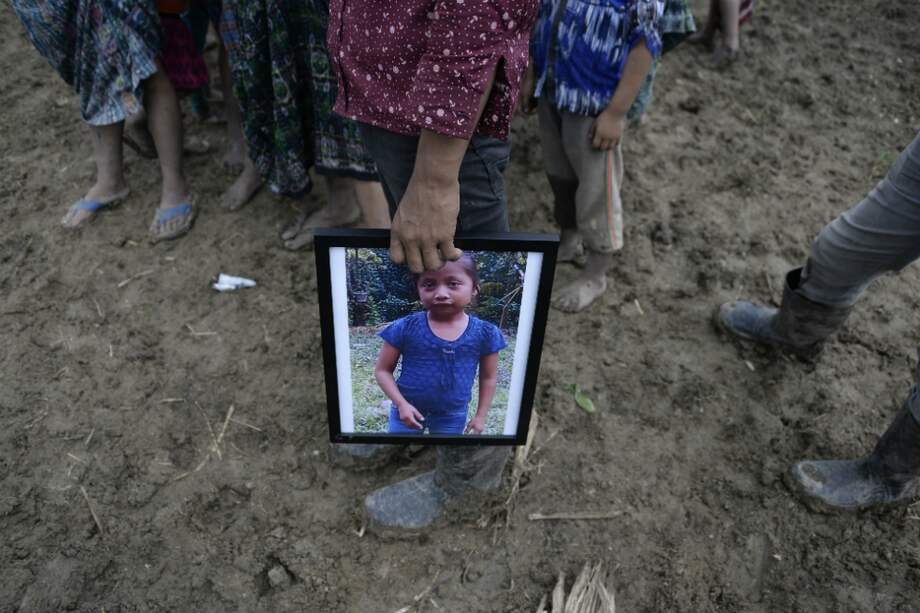 El caso de Jakelin Caal, quien murió en Texas dos días después de caer en custodia de la Patrulla Fronteriza de Estados Unidos, se convirtió en el símbolo de la crisis de salubridad que enfrentan los menores migrantes en el país. / AFP