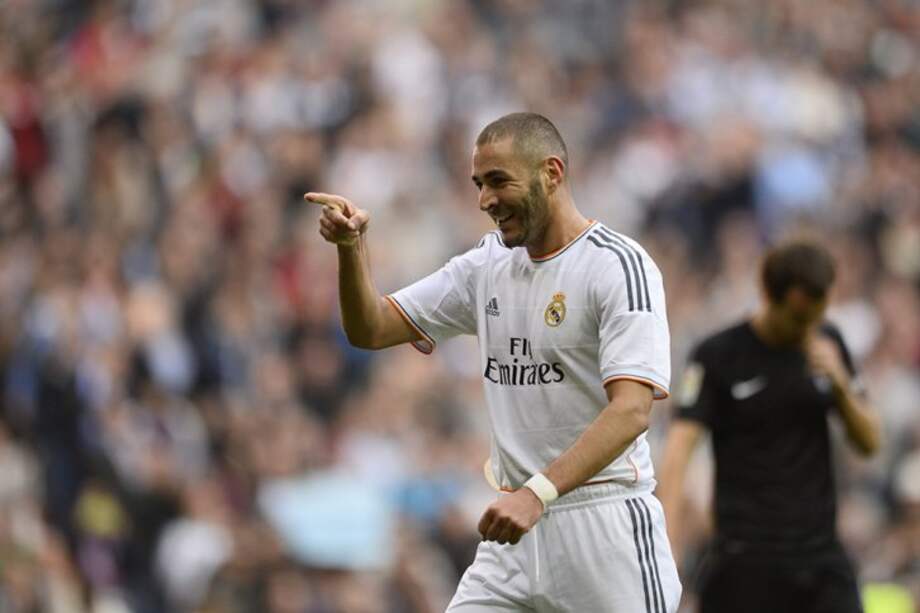 Es normal que el Real Madrid quiera fichar delanteros: Benzema