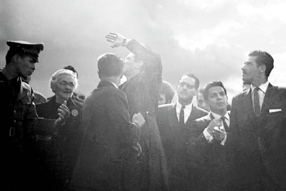 Que se haga el busto del cura Camilo Torres