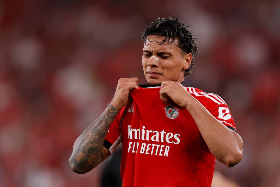 El colombiano estaría cerca de dejar al Benfica, donde disputó 51 partidos, para llegar al Al Ittihad en condición de préstamo.