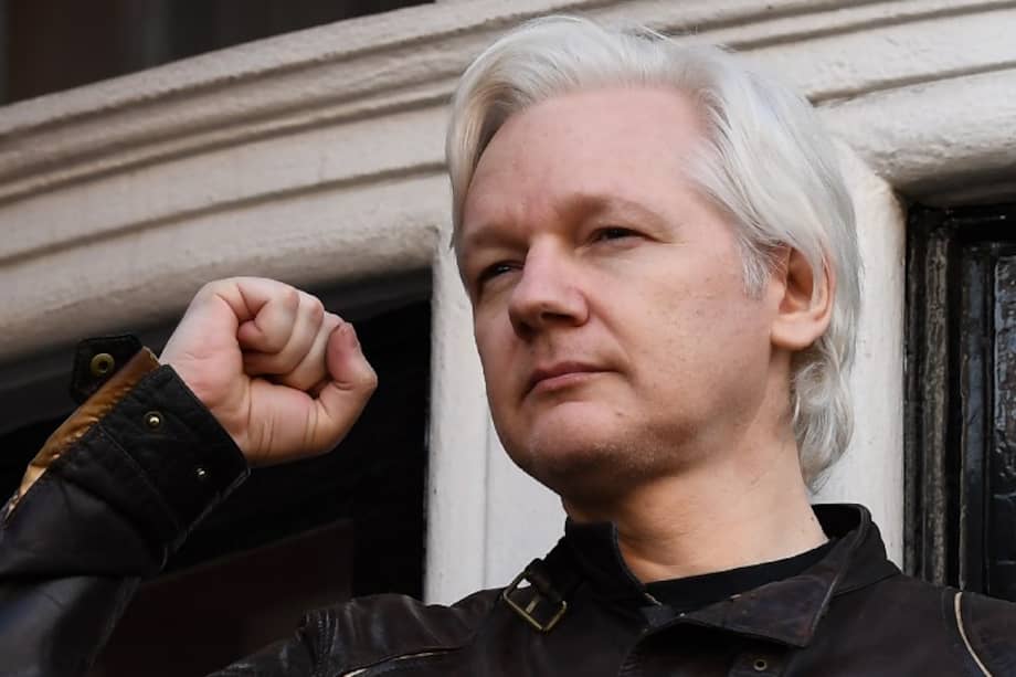 Julian Assange demandó a canciller ecuatoriano por una serie de medidas regulatorias de su asilo. / AFP