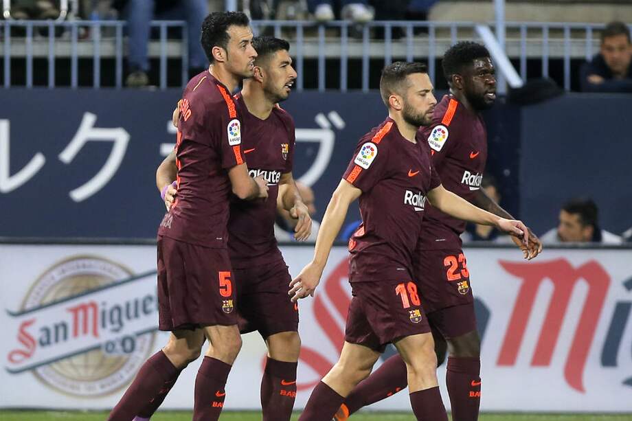 El club blaugrana celebrando tras el tanto del uruguayo Suárez. / AFP