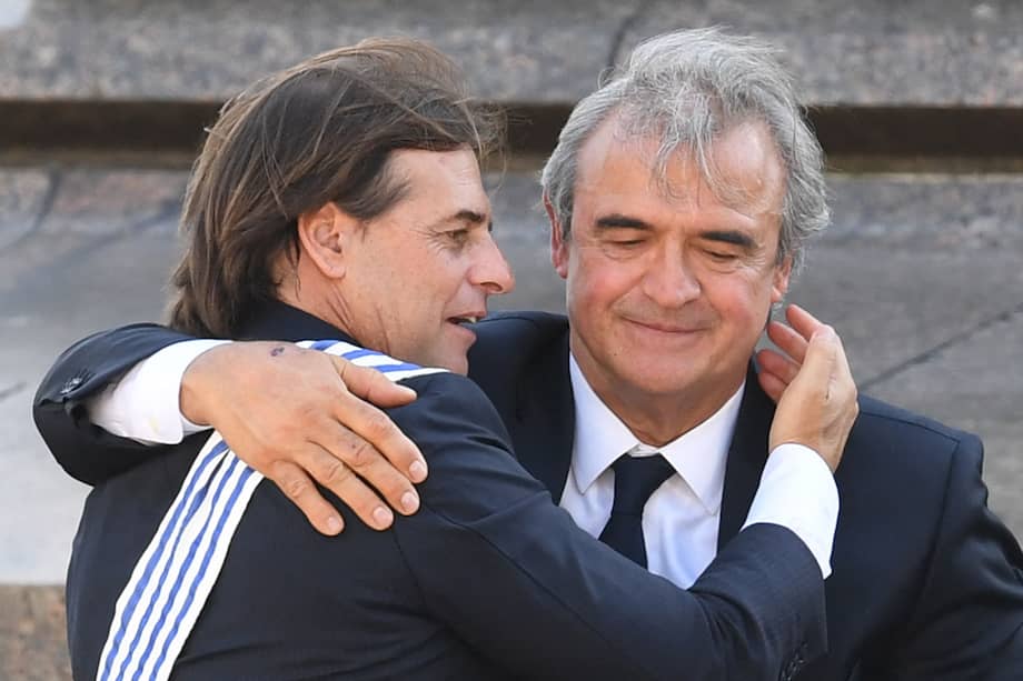 El presidente de Uruguay Luis Lacalle Pou junto al ministro del Interior, Jorge Larranaga.