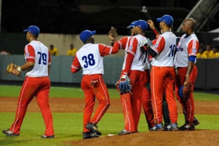 Presidente del COI no descarta al béisbol y al softbol para los Olímpicos 2020