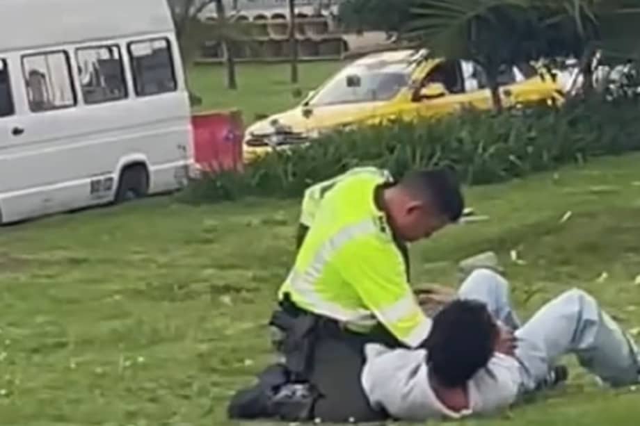 Un puesto de control en el Terminal Salitre terminó en persecución cuando un conductor intentó huir y arrolló a un policía.