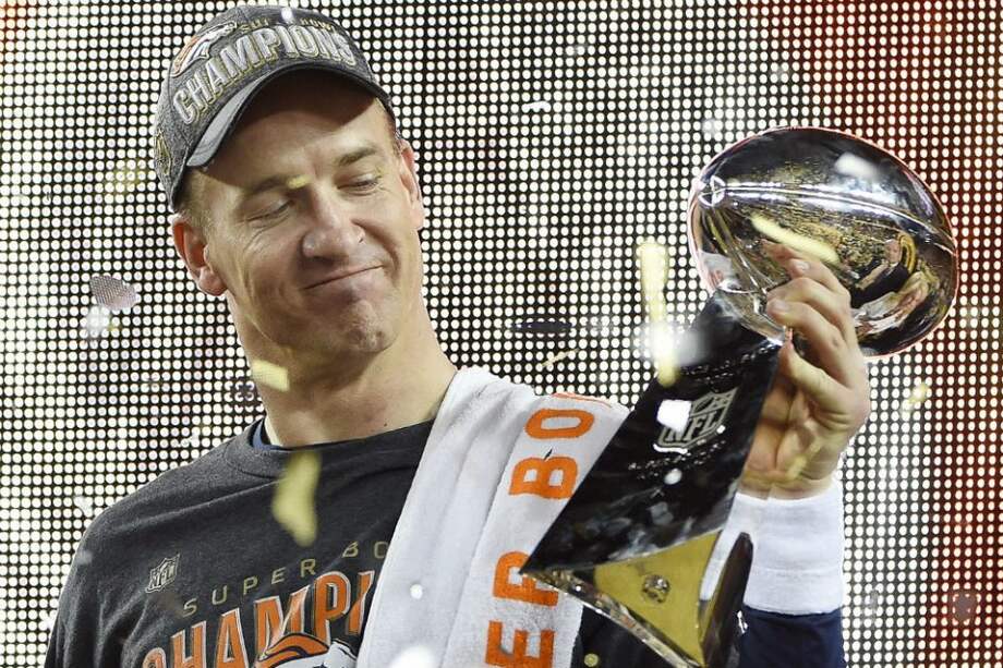 Peyton Manning se convirtió en el primer mariscal de la historia en ganar dos Super Bowl con dos equipos diferentes. Foto: AFP