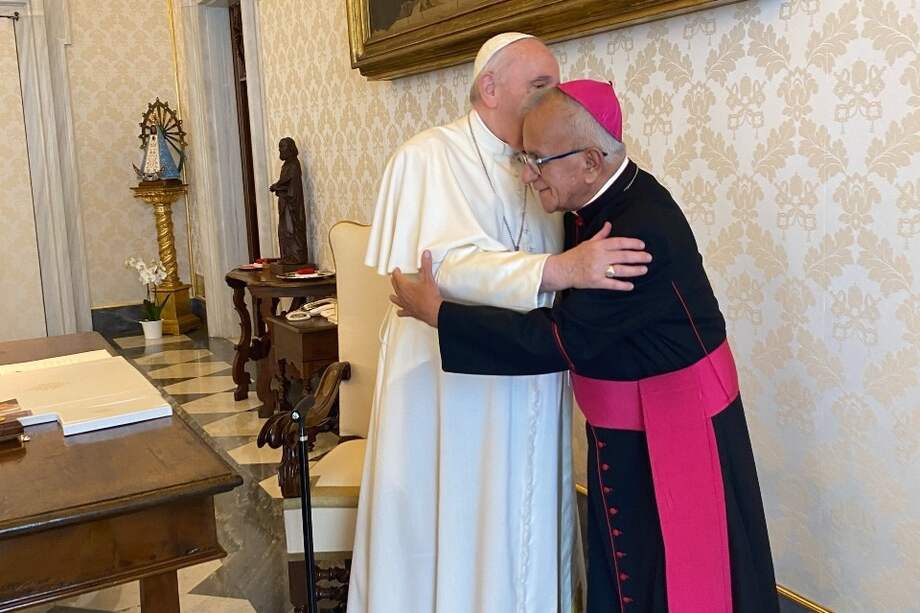 El papa Francisco y el nuevo cardenal colombiano Jorge Jiménez son entrañables amigos.