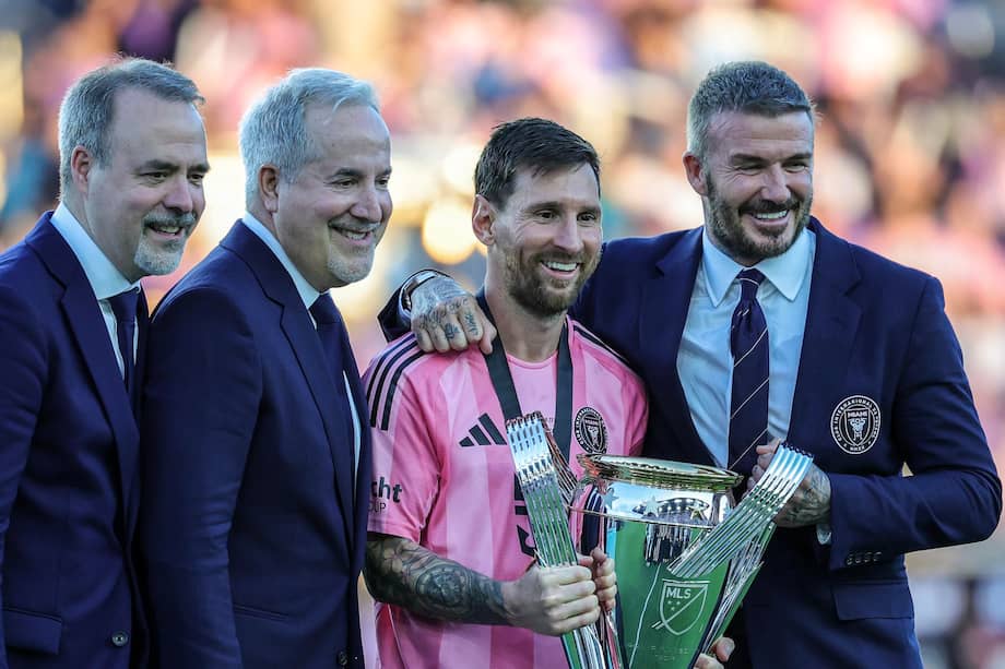El astro argentino, con los dueños de Inter. De izquierda a derecha: Jose Mas, Jorge Mas, Lionel Messi y David Beckham.