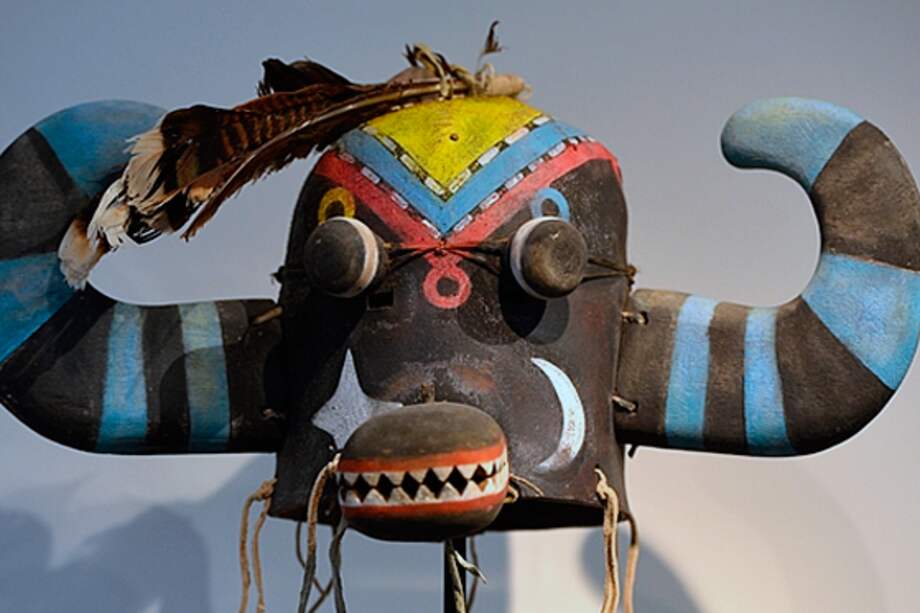 Embajada de EE.UU. pide suspender una subasta de máscaras de tribu Hopi