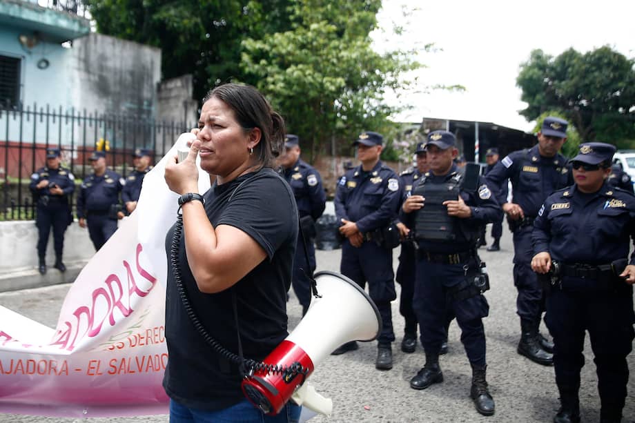Manifestación a favor de la liberación de unos defensores de derechos humanos y líderes comunitarios en El Salvador.