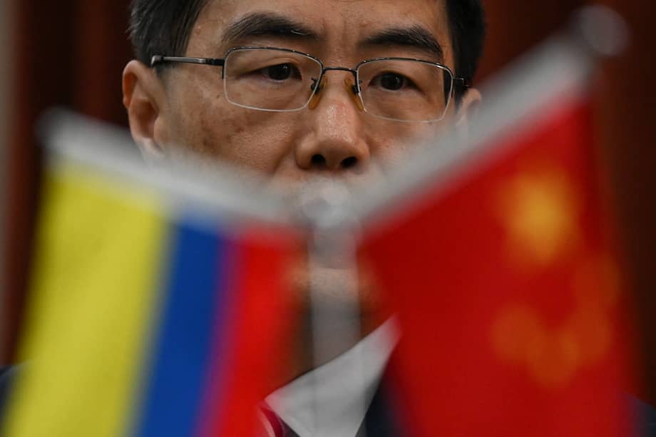 Zhu Jingyang, embajador de China en Colombia