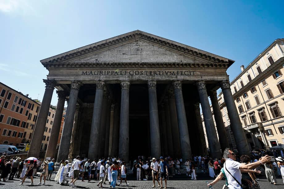Con cerca de dos mil años de historia y uno de los edificios mejor conservados de la Antigua Roma, el Panteón es mucho más que una antigua iglesia.