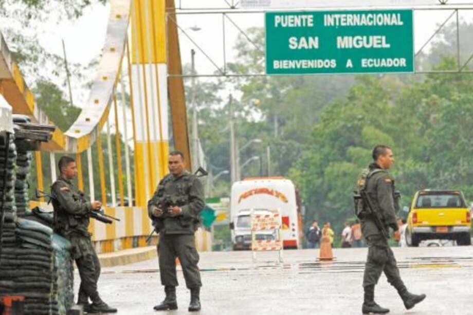 La frontera con Ecuador en el sur del país se encuentra con presencia continua por parte de las autoridades que siguen buscando a alias Guacho y regulando el narcotráfico de la zona. / AP