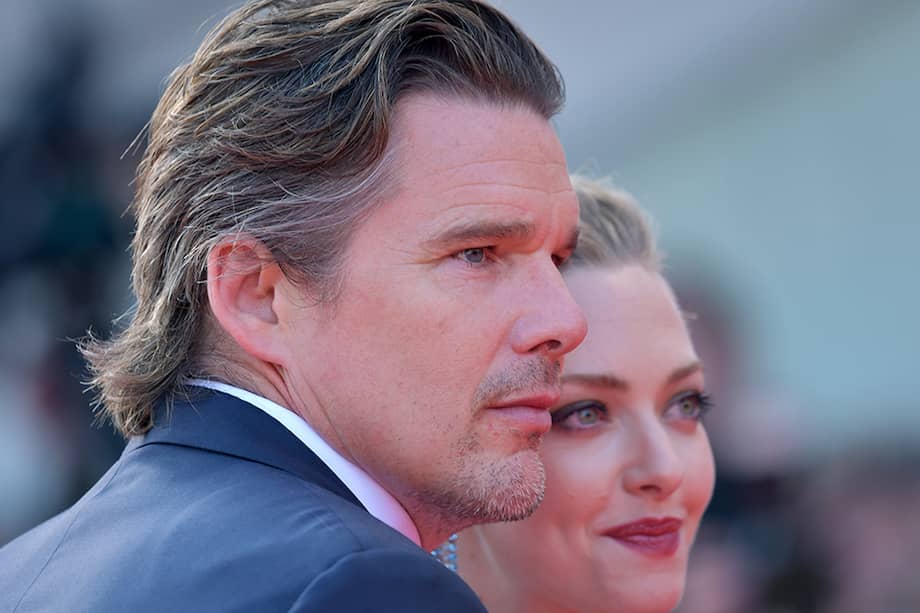 Ethan Hawke y Amanda Seyfried durante la presentación de "First Reformed" en el Festival de Cine de Venecia 2017. / AFP