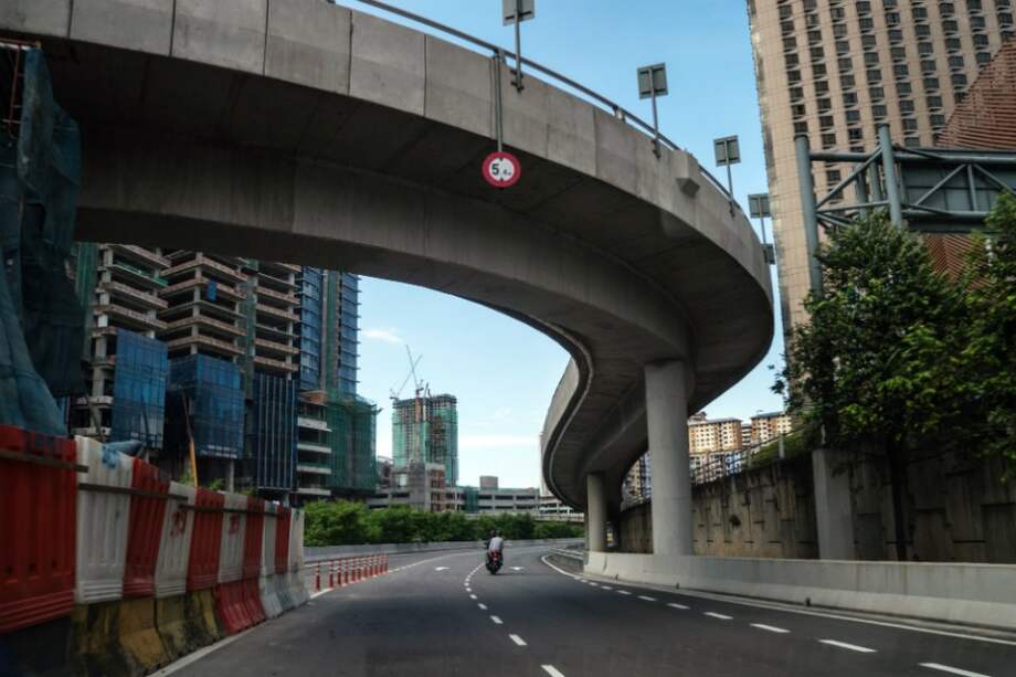 No solo con obras de infraestructura se reactiva la economía, dice la OCDE. / Bloomberg News