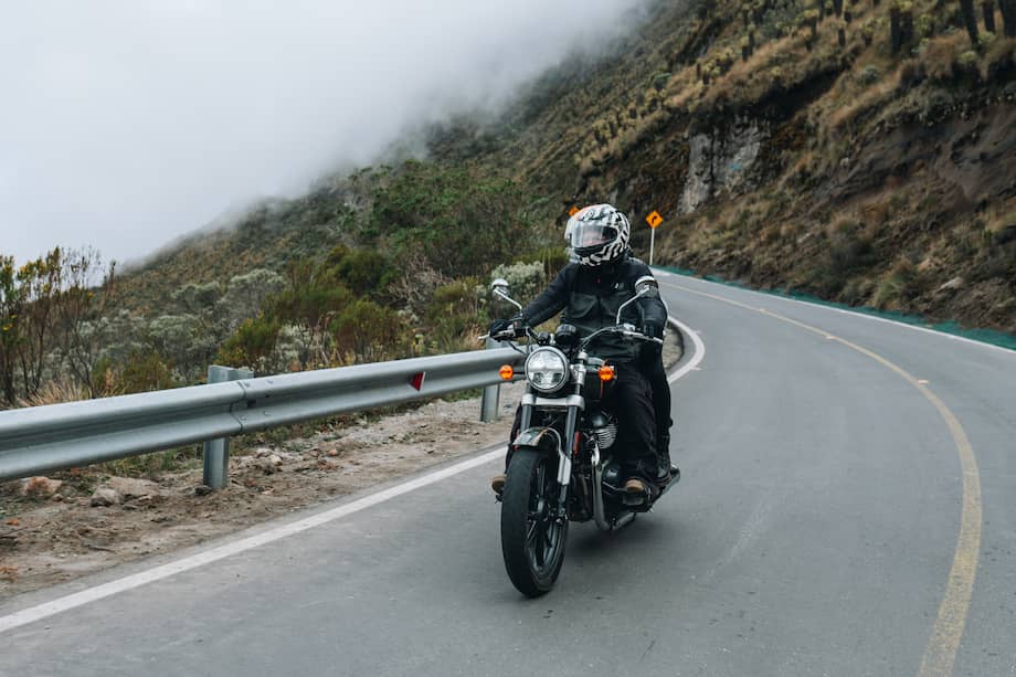 La motocicleta se perfila como protagonista de los viajes, no solo por su economía y practicidad, sino también porque acerca a los viajeros a nuevos paisajes y les permite disfrutar del turismo en diferentes regiones.
