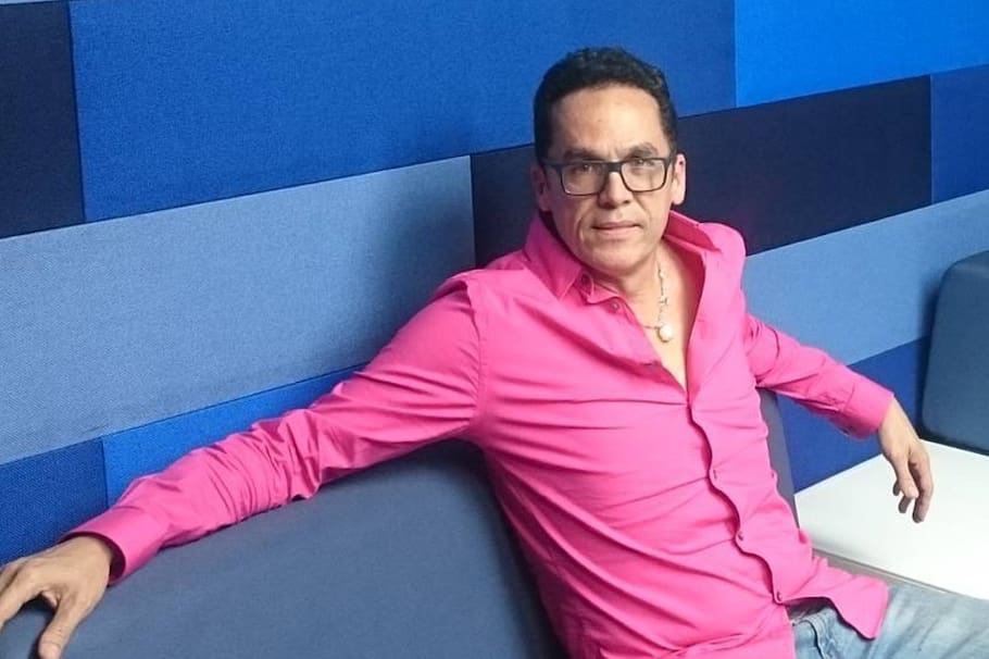 En diálogo con Vea, el cantante y actor ofreció disculpas por su interpretación del himno nacional en partido de Colombia contra Chile. Explicó lo que ocurrió y, además, reveló si volverá a la actuación, entre otros detalles de su vida.