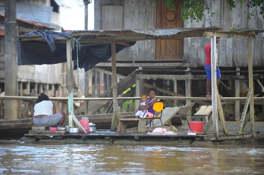 Casas palafíticas en Chocó, un departamento que concentra la mayoría de casos de malaria en el país. / Cristian Garavito