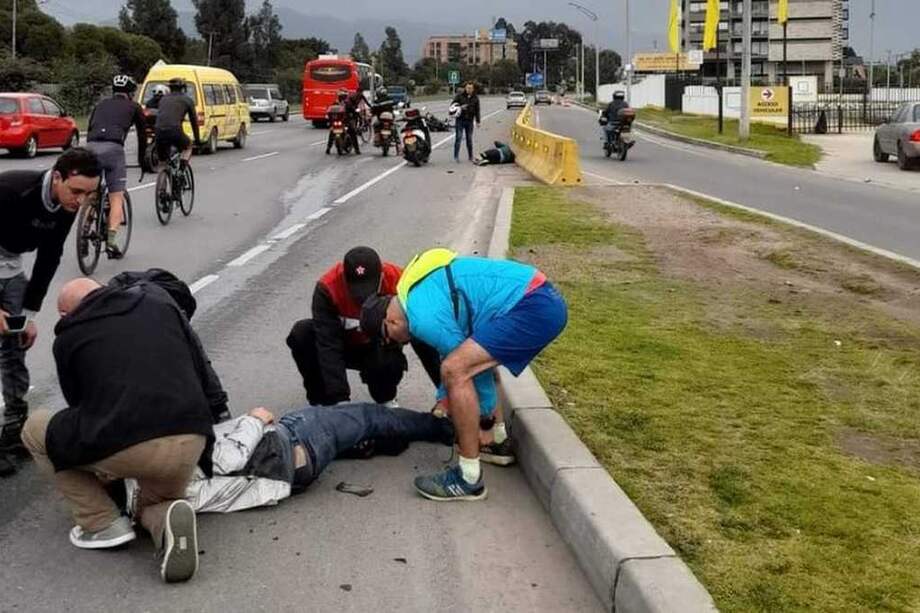 El vehículo que causó el siniestro está siendo buscado por las autoridades, con la ayuda de cámaras de seguridad.