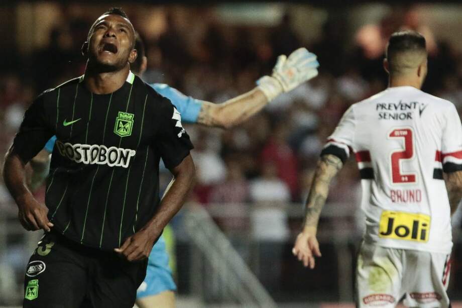 Miguel Ángel Borja celebra uno de los dos goles que anotó frente a Sao Paulo. / AFP
