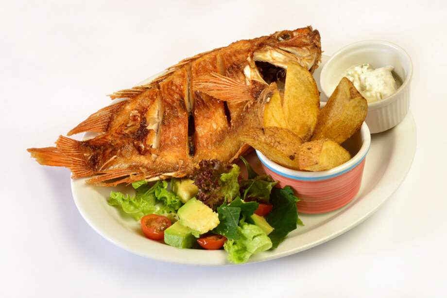 En la airfryer podrás preparar un delicioso pollo apando, una mojarra adobada y unas crocantes berenjenas.