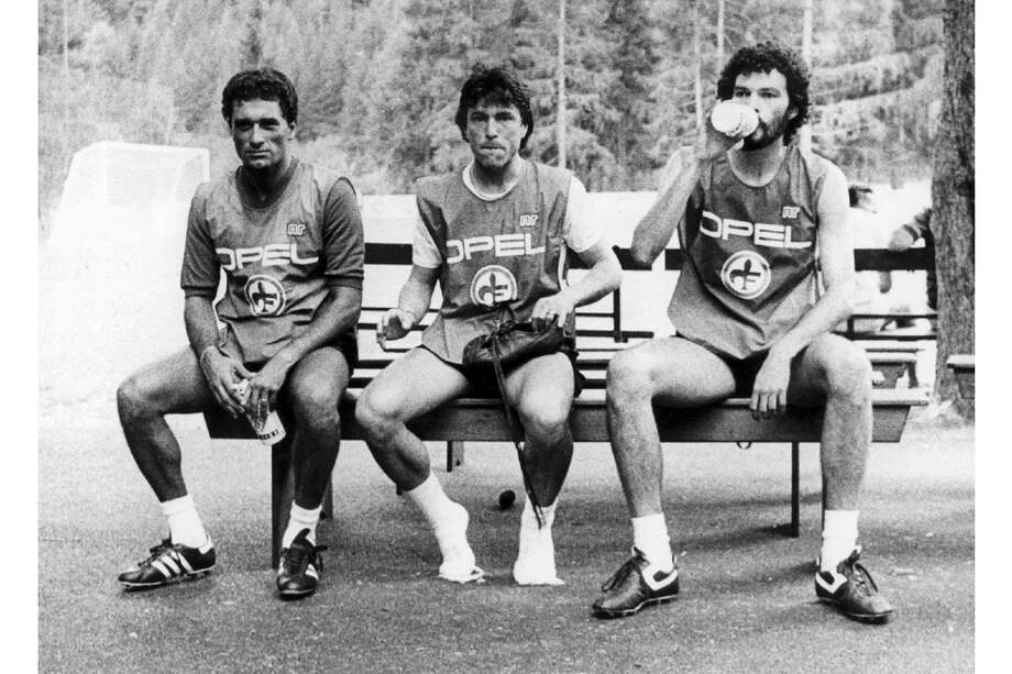 Sócrates, junto con otros compañeros, lideró un movimiento político-deportivo denominado Democracia Corinthiana. Desde el fútbol lideró una apuesta política.