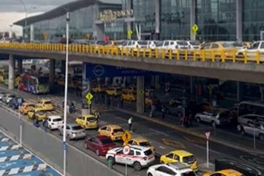 Colapsó la calle 26 debido a cierres en la vía por obras